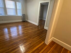 81 Whiting St in Lynn, MA - Building Photo - Building Photo