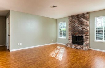 2117 Camelia Ct in Pittsburg, CA - Building Photo - Building Photo