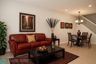 8713 Buckskin Manor in Cooper City, FL - Foto de edificio - Building Photo