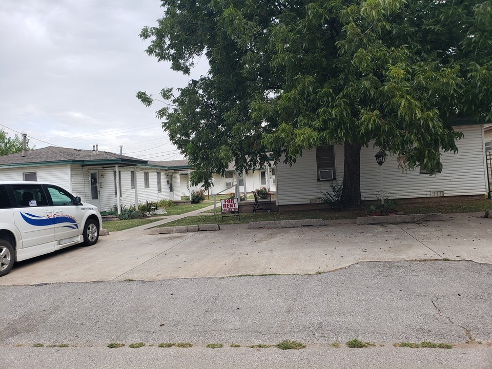 1909 NW Floyd Ave in Lawton, OK - Building Photo