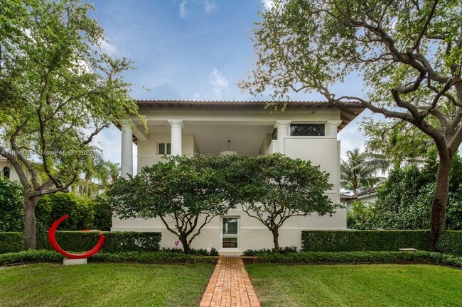 property at 112 Paloma Dr