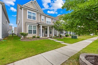 7022 Walnut Branch Ln in Charlotte, NC - Building Photo - Building Photo