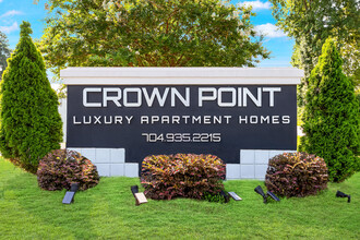 Crown Point at Sunset Drive - Salisbury in Salisbury, NC - Building Photo - Building Photo