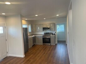 405 Williams Ave N in Renton, WA - Building Photo