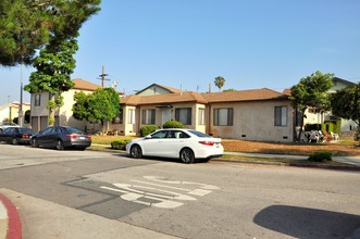 1389 E Garfield Ave in Glendale, CA - Building Photo - Building Photo