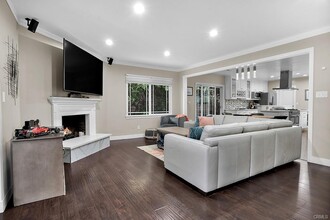 23812 Calvert St in Los Angeles, CA - Building Photo - Building Photo