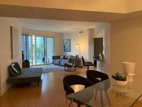 19900 E Country Club Dr in Aventura, FL - Building Photo - Building Photo