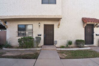 1228 E Lawrence Ln in Phoenix, AZ - Building Photo - Building Photo