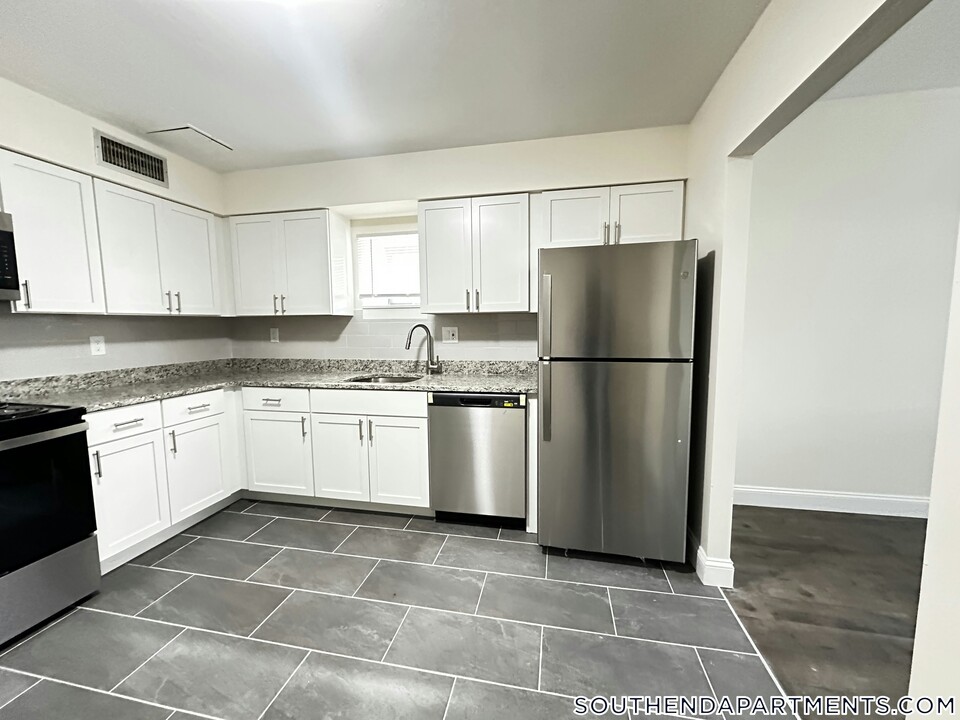 650 Columbus Ave in Boston, MA - Foto de edificio