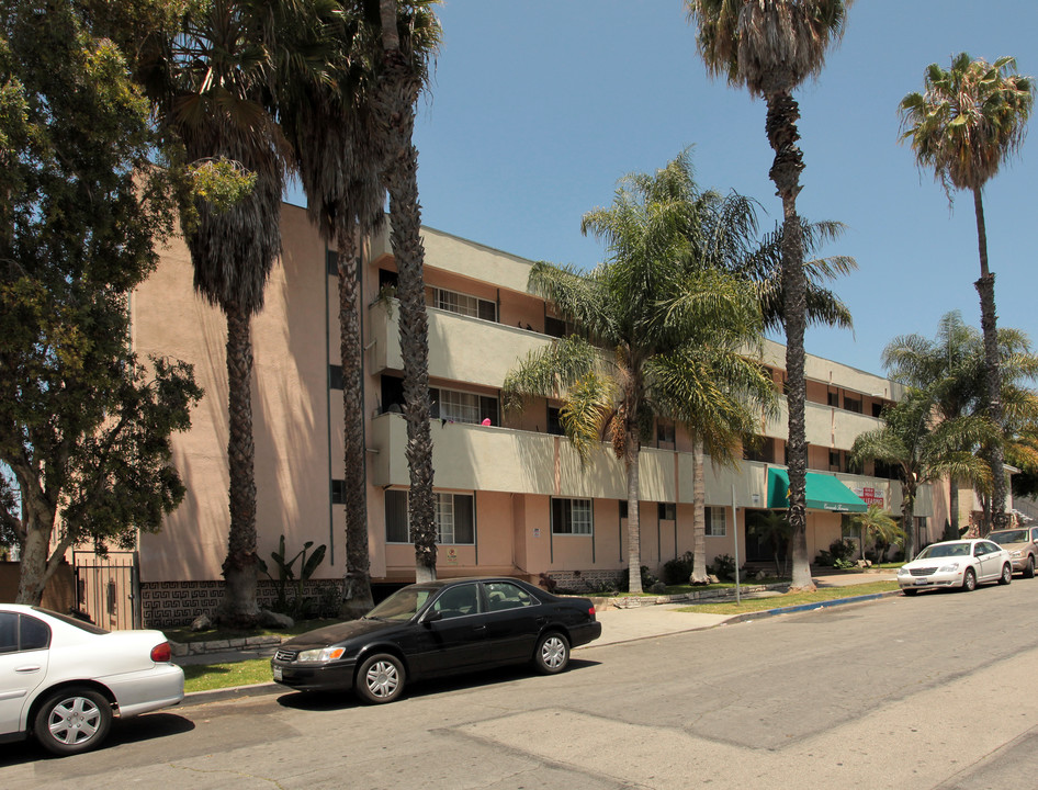 1735 Coronado Ave. in Long Beach, CA - Foto de edificio