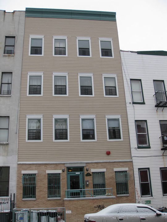 247 Jefferson Ave in Brooklyn, NY - Building Photo