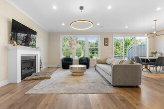 4 Aspen Dr, Unit 1 in Cedar Grove, NJ - Building Photo - Building Photo