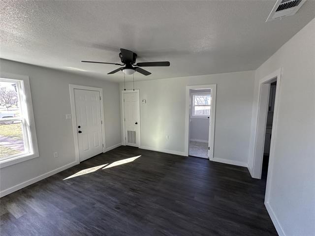 401 Walker St in Glen Rose, TX - Building Photo - Building Photo