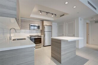 1756 N Bayshore Dr, Unit Lanai 2 in Miami, FL - Building Photo - Building Photo