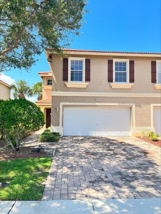 4407 Windmill Palm Way in Greenacres, FL - Building Photo