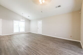9512 Forest Knoll Dr in Jonesboro, GA - Building Photo - Building Photo