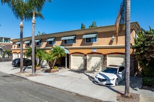 316 Gladys Ave in Long Beach, CA - Building Photo