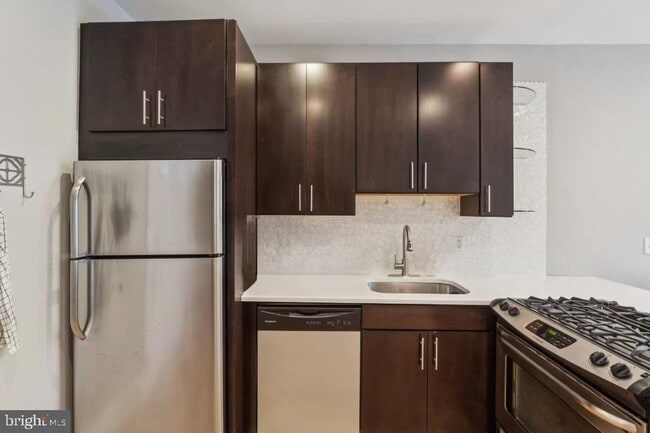 property at 1702 Carpenter St