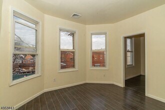 494 21st St, Unit 1 in Irvington, NJ - Foto de edificio - Building Photo