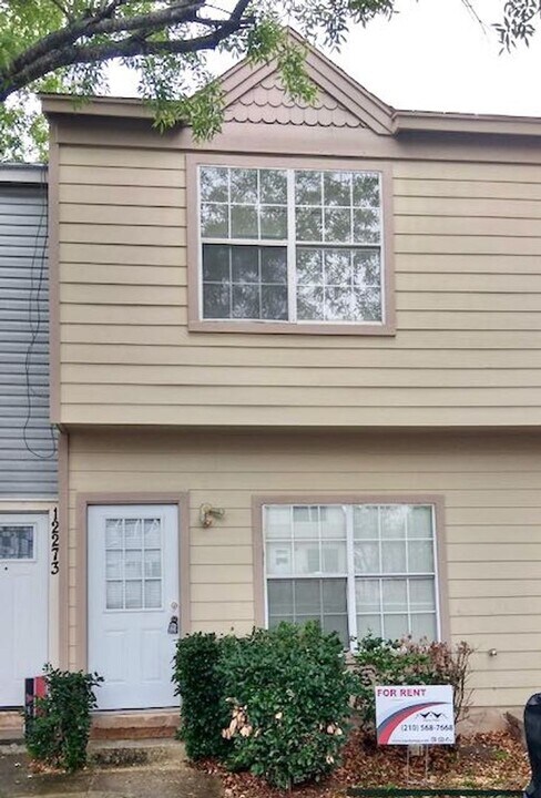 12275 Apricot Dr in San Antonio, TX - Building Photo