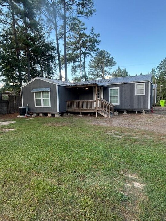 3852 Hooks Cemetery Loop in Kountze, TX - Building Photo