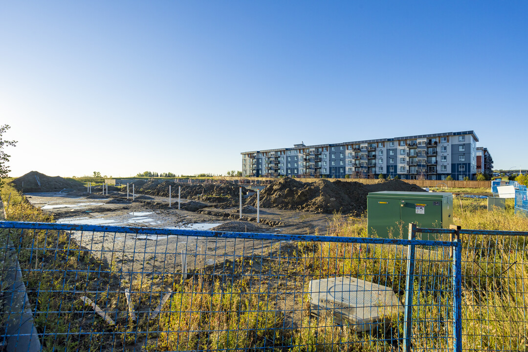 Dwell Townhomes in Calgary, AB - Building Photo