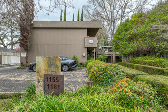 Warren Street, 1151-1181* in Napa, CA - Foto de edificio - Building Photo