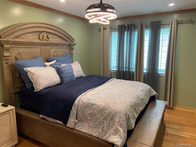 52 Oakwood Ct in Baldwin, NY - Building Photo - Building Photo