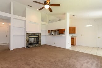 1124 Blufield Ave in Brandon, FL - Foto de edificio - Building Photo