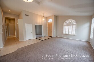 7417 W Candelaria Dr in Glendale, AZ - Building Photo - Building Photo