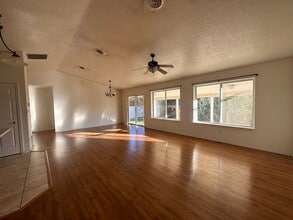 104 Park Cir in Bloomfield, NM - Building Photo - Building Photo