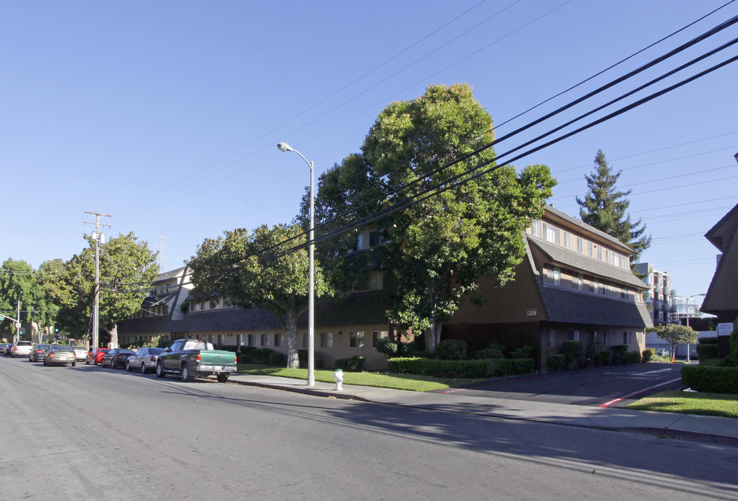 Iris Park Apartments in Sunnyvale, CA - Foto de edificio