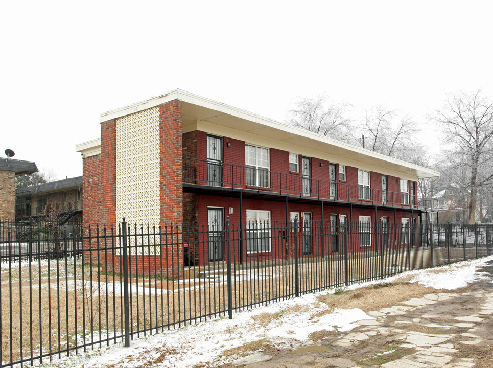 Pauline Place in Memphis, TN - Building Photo