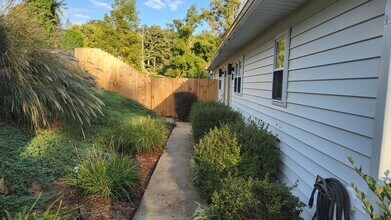 24 Scottsdale Dr, Unit B in Asheville, NC - Building Photo - Building Photo