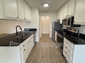 Lakeside in Red Bluff, CA - Building Photo - Interior Photo