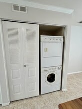 3331 W Wyoming Cir in Tampa, FL - Building Photo - Building Photo