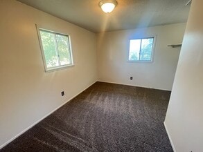 431 SE 150 Rd in Warrensburg, MO - Building Photo - Building Photo