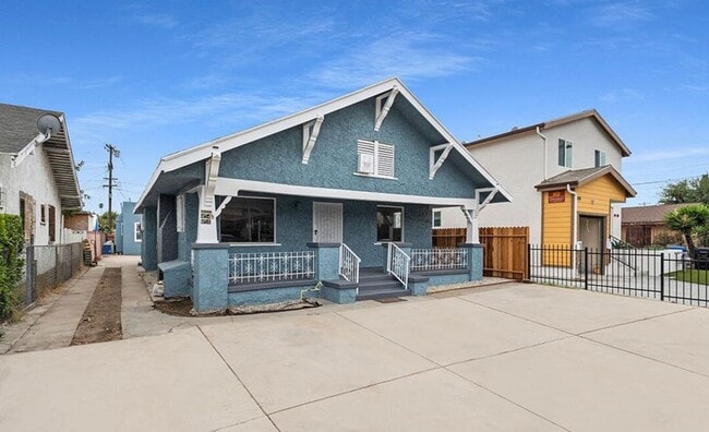 454 W 59th Pl in Los Angeles, CA - Building Photo - Building Photo