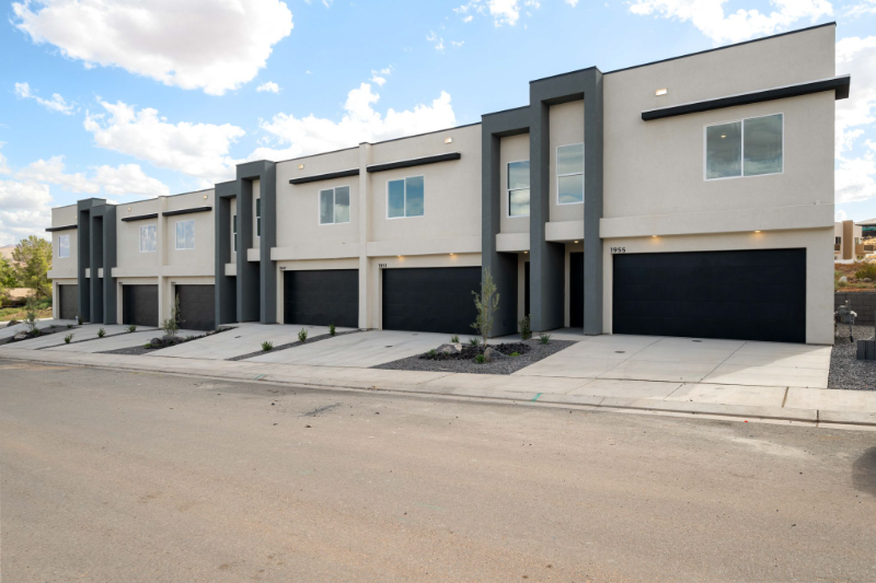 1943 W 250 S in Hurricane, UT - Building Photo