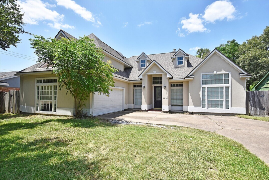 5830 Hornwood Dr in Houston, TX - Building Photo