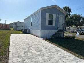 17031 US-301 in Dade City, FL - Building Photo - Building Photo