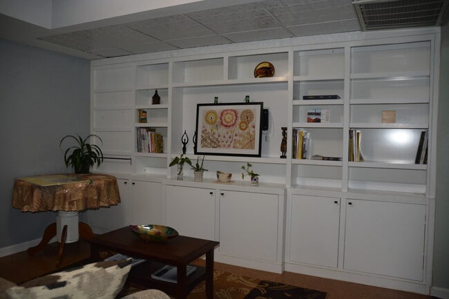 1736 N Rhodes St, Unit 290 in Arlington, VA - Building Photo - Building Photo