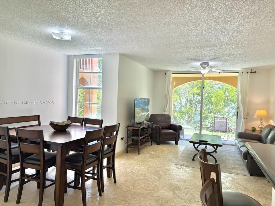 19901 E Country Club Dr in Miami, FL - Building Photo