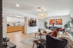 9704 Lanward Dr in Dallas, TX - Building Photo