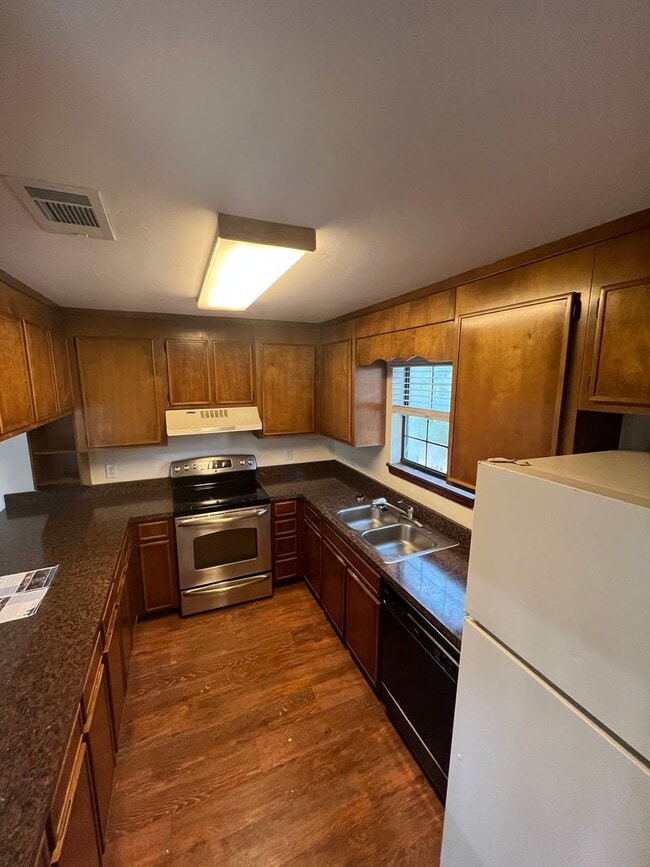 1233 Cross Creek Cir in Tallahassee, FL - Building Photo - Building Photo