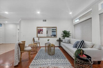 233 Valero Cir in Oak Park, CA - Building Photo - Building Photo