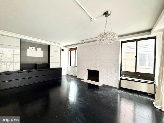 1318 22nd St NW, Unit 203 in Washington, DC - Building Photo - Building Photo