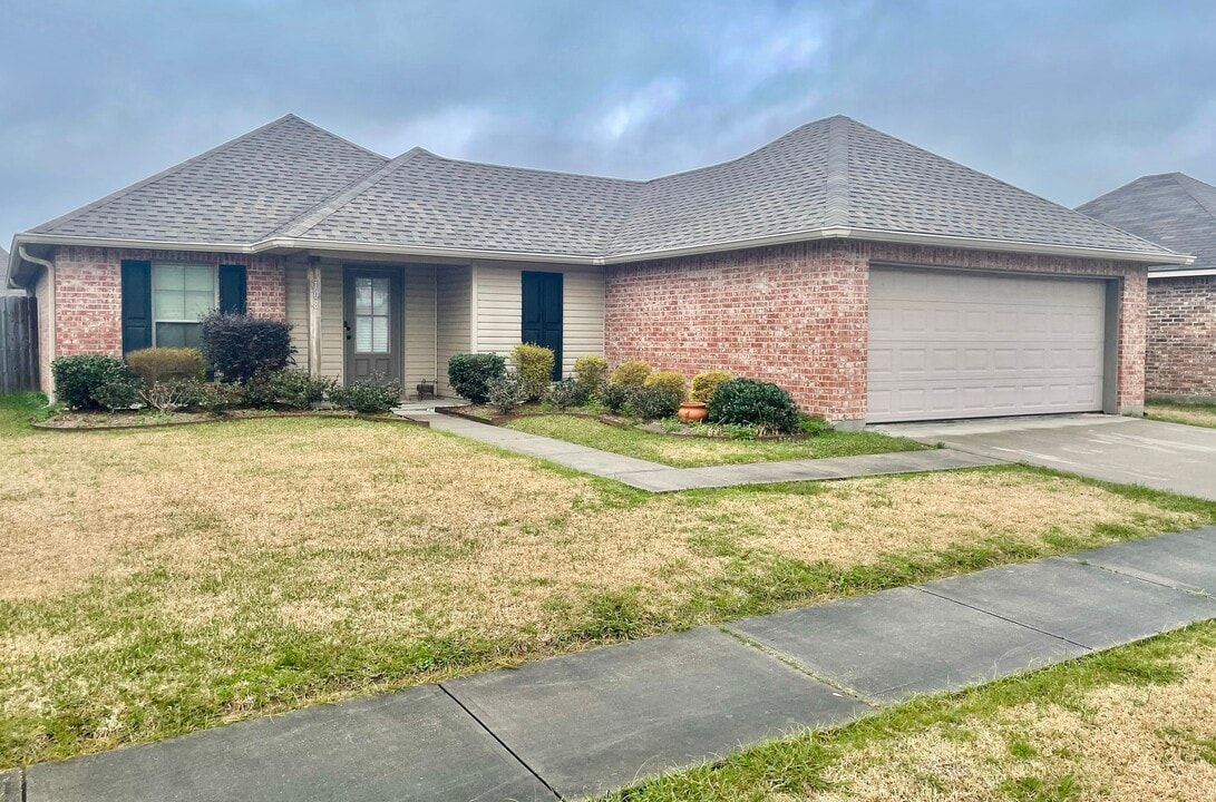 108 Smalley Rd in Lafayette, LA - Building Photo