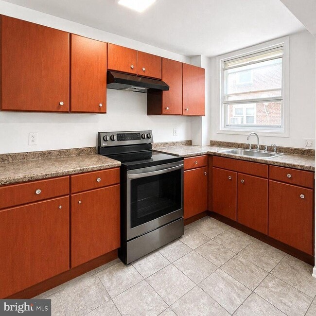 property at 1419 Lardner St