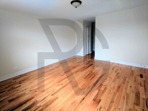563 W Arlington Pl, Unit #555-504 in Chicago, IL - Building Photo - Building Photo